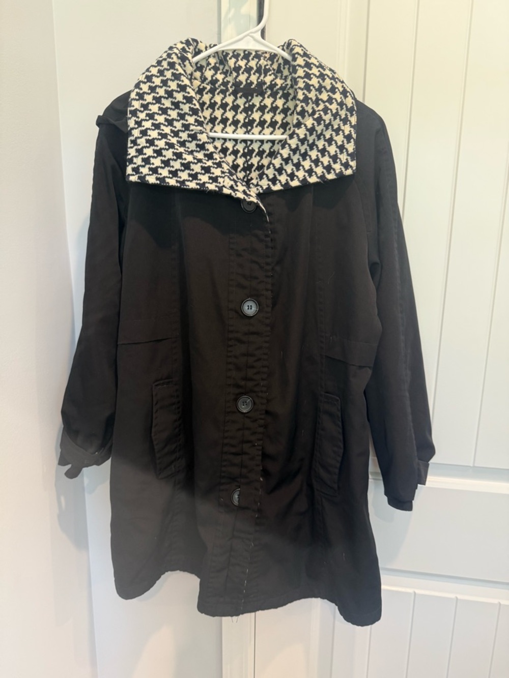 Jones New York Black Trench Coat with Houndstooth Collar